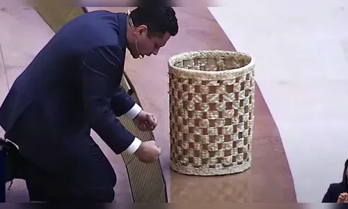 Pastor pede doação do auxílio emergencial para fiéis