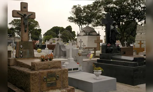 Placas de bronze são furtadas de cemitério em Califórnia