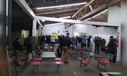 Policiais flagram 770 aglomerações no Paraná no feriado