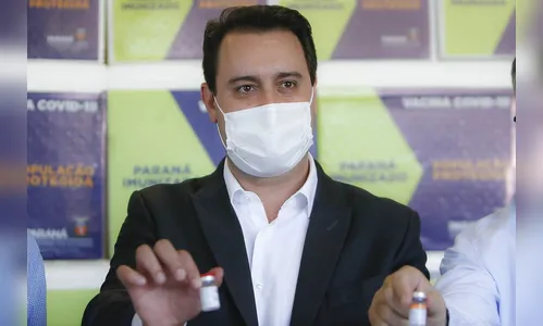 População adulta será vacinada até setembro, diz governador