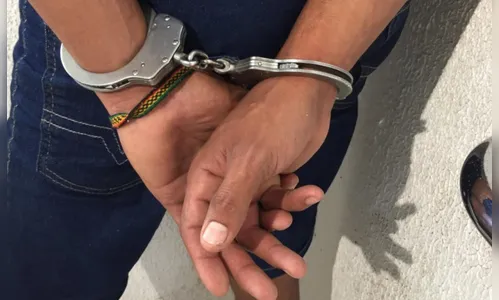 Homem é preso após briga em bar e disparo de revólver