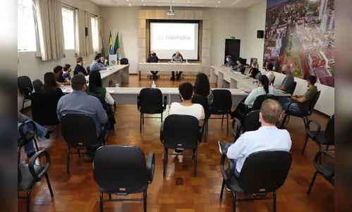Prefeito Carlos Gil fala de licença com diretores