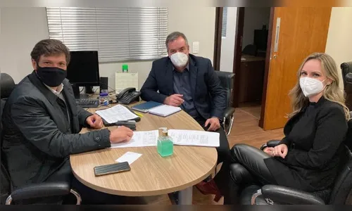Prefeito de Cambira encaminha pedidos a deputado