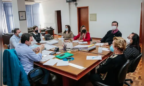 Prefeito e sindicato discutem reivindicações dos servidores