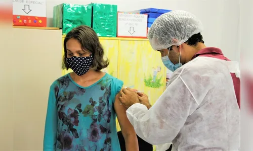 Quase dois mil trabalhadores da Educação foram vacinados