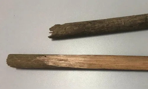 Rapazes usam cabo de vassoura e assaltam mulheres