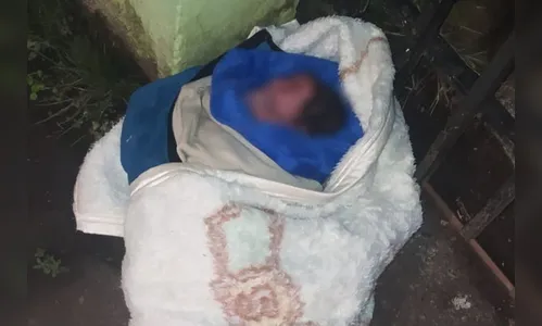 Recém-nascida é deixada em portão de casa no Paraná