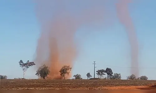Redemoinho de poeira é registrado no noroeste paranaense