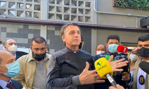 'Só Deus me tira daquela cadeira', diz Bolsonaro após alta