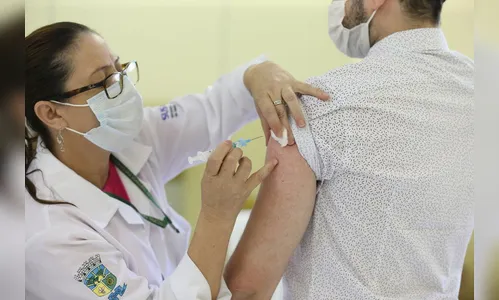 Vacinados contra a covid-19 chega a 48,9 milhões no Brasil