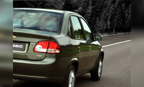 Veículo roubado em posto de combustível é recuperado