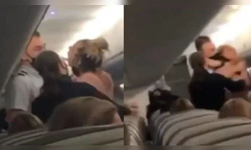 Vídeo: Mulher é detida em voo após se recusar a usar máscara