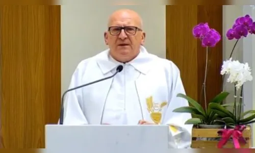 Vídeo de padre criticando Bolsonaro repercute na web; Veja