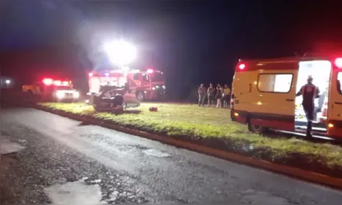 Vítima fica presa às ferragens em capotamento na PR-218