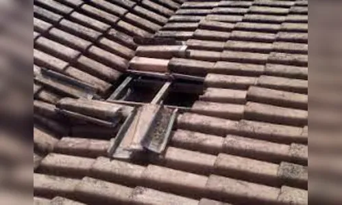 Vítima tem casa invadida pelo telhado em Jandaia