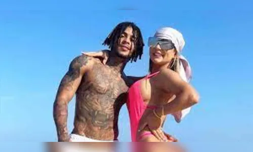 Viúva diz que dorme abraçada com as roupas de MC Kevin