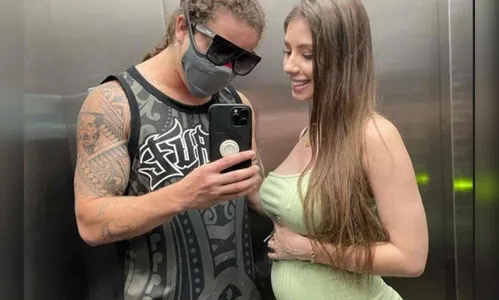 Whindersson e noiva fazem tatuagem em homenagem ao filho