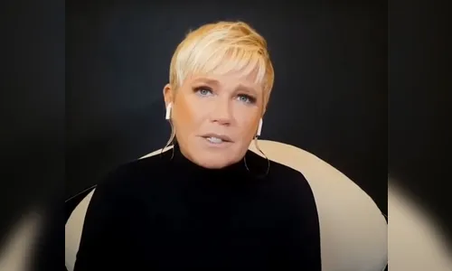 Xuxa Meneghel se emociona ao ser vacinada no Rio de Janeiro