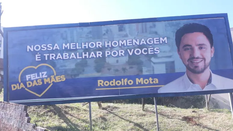 Imagem ilustrativa da notícia Outdoor de homenagem ou propaganda?