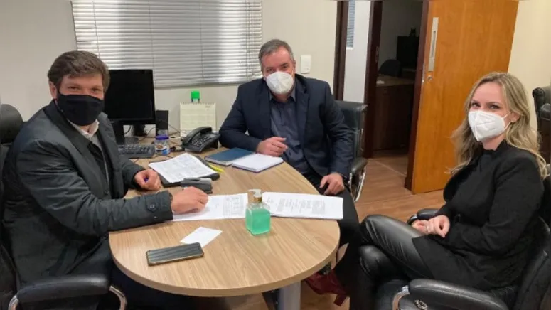 Imagem ilustrativa da notícia Prefeito de Cambira encaminha pedidos a deputado