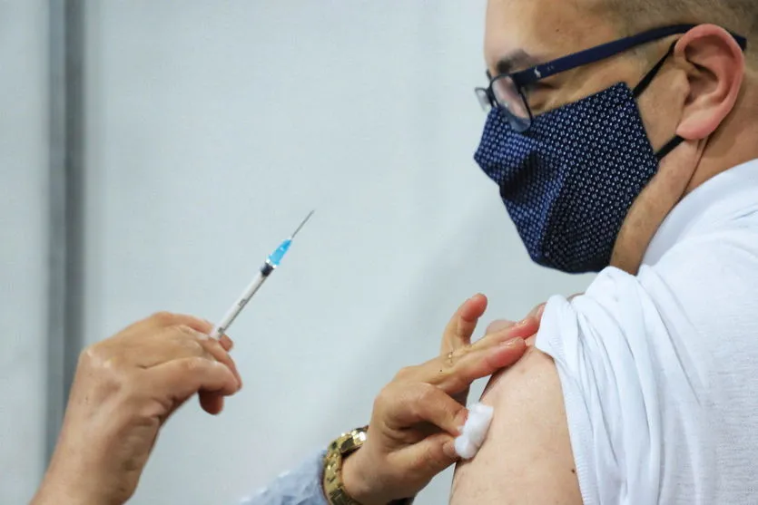 2,5 milhões de paranaenses completaram a imunização