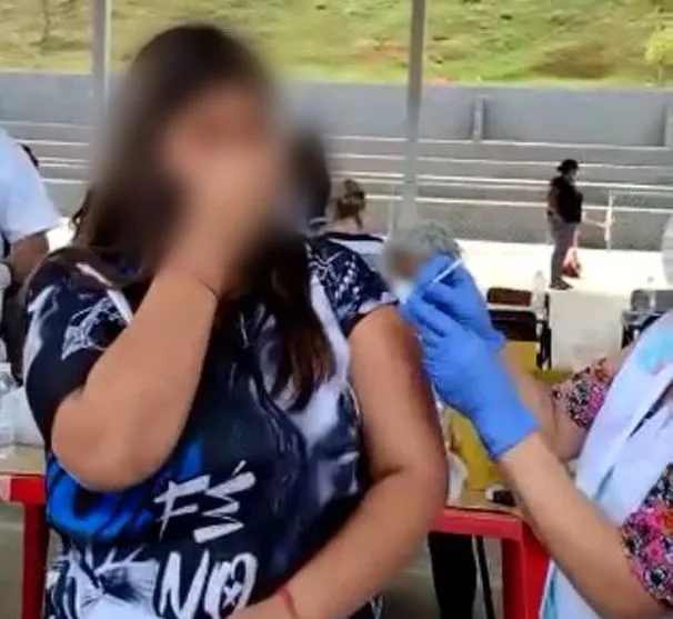 Após ver vídeo, mãe descobre que filha não foi vacinada