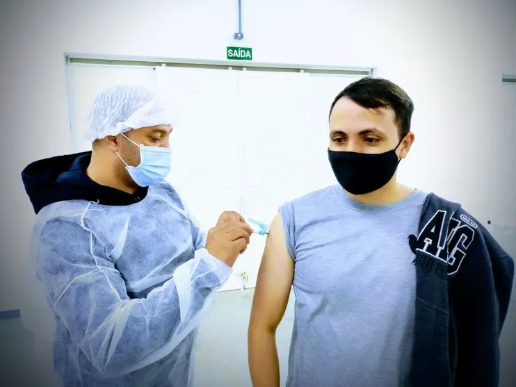 Arapongas abre vacinação para pessoas com 22 e 21 anos