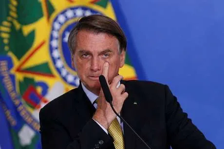 Bolsonaro diz ter 'indícios e mais indícios' sobre fraude
