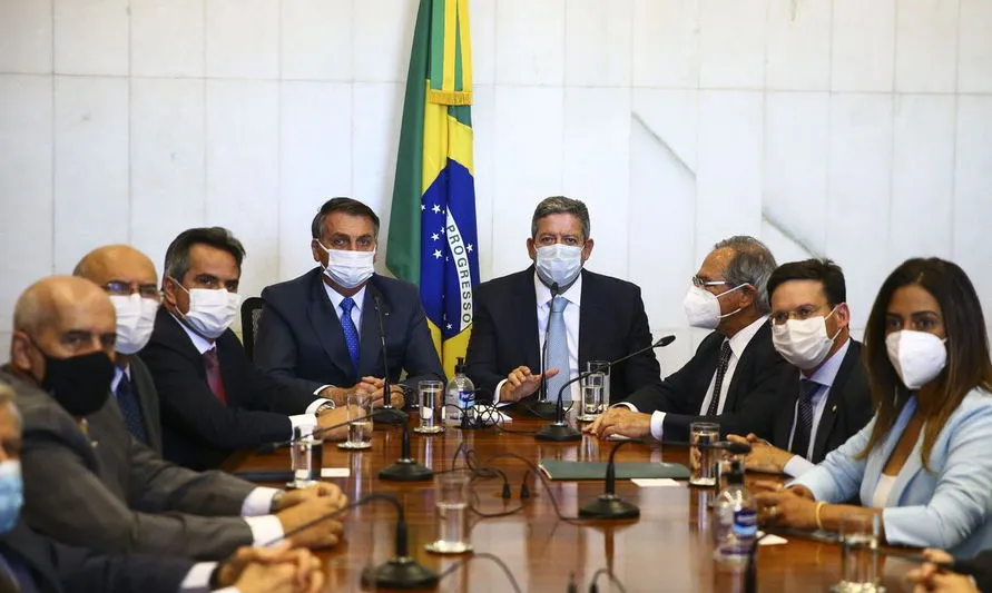 Bolsonaro propõe reajuste de 50% no novo Bolsa Família