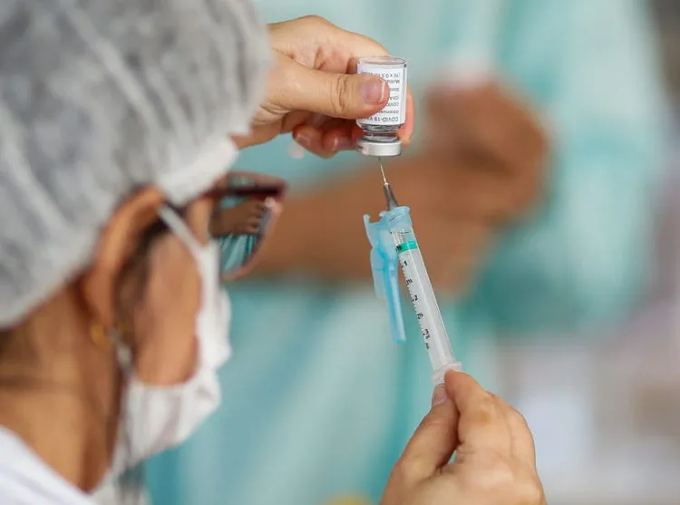 Brasil chega a 100 milhões de vacinados contra a covid