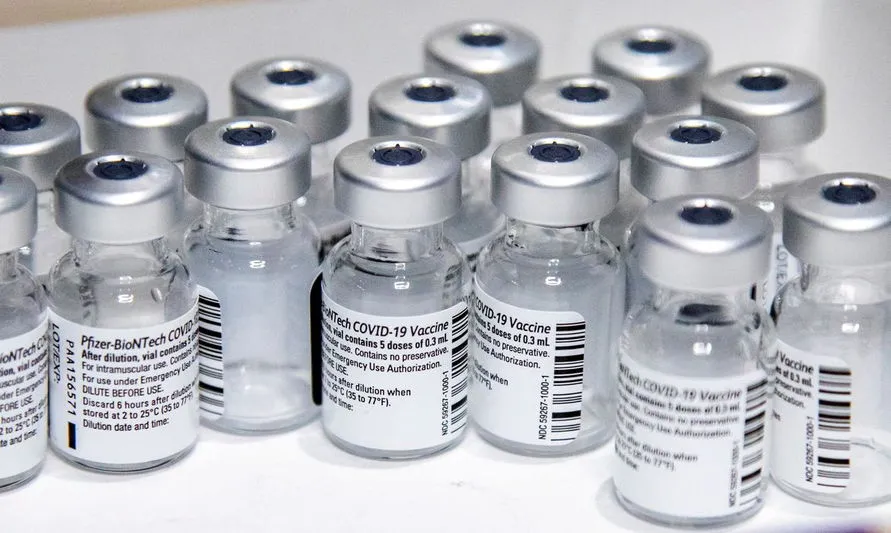 Brasil recebe mais um milhão de doses da vacina da Pfizer