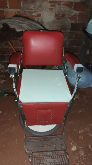 Cadeira de cabeleireiro furtada em Apucarana é recuperada