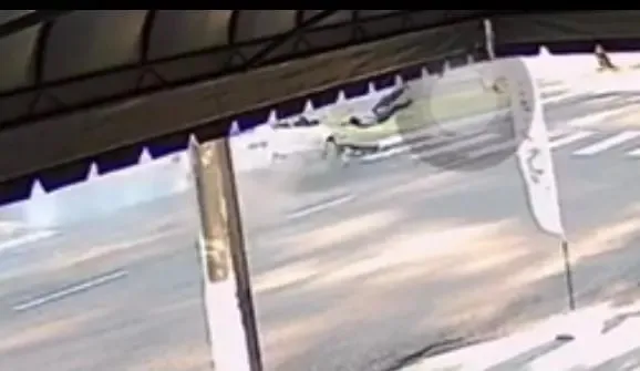 Câmera flagra ciclista ‘voando’ após ser atropelado; vídeo
