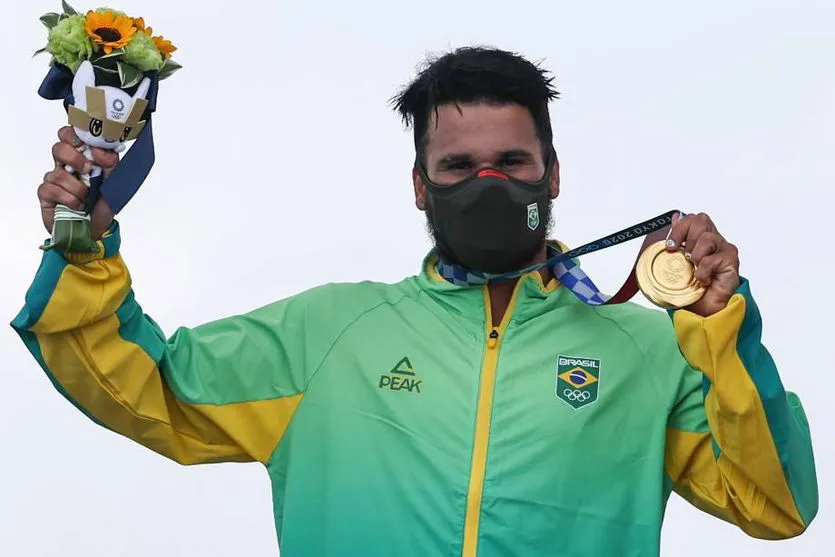 Campeão olímpico, Ítalo Ferreira dedica conquista à avó