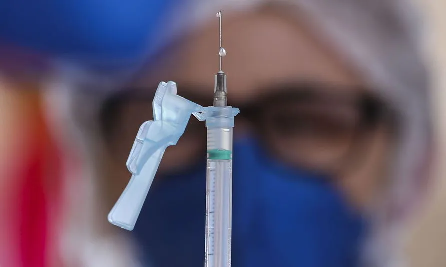 Covid: Brasil tem 107,1 milhões com a 1ª dose da vacina
