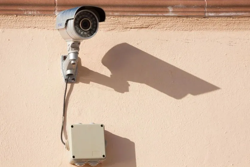 Em Jardim Alegre homem furta câmera de monitoramento