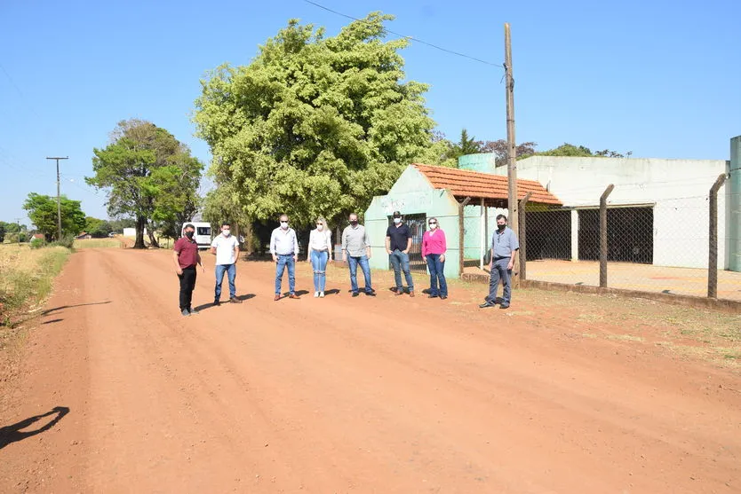 Estado libera 1ª parcela para calçamento de estrada rural