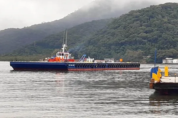 Ferry boat: nova balsa reforça travessia em Guaratuba