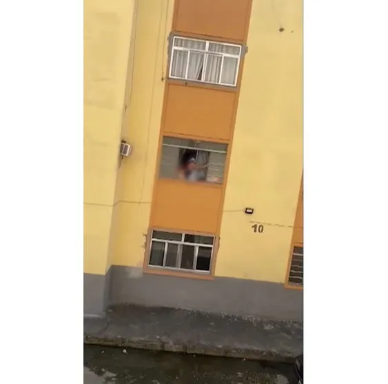 Grávida tenta pular de janela ao ser agredida pelo marido
