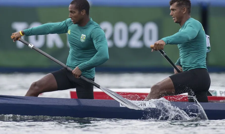 Isaquias e Jacky se garantem na semi da canoagem velocidade