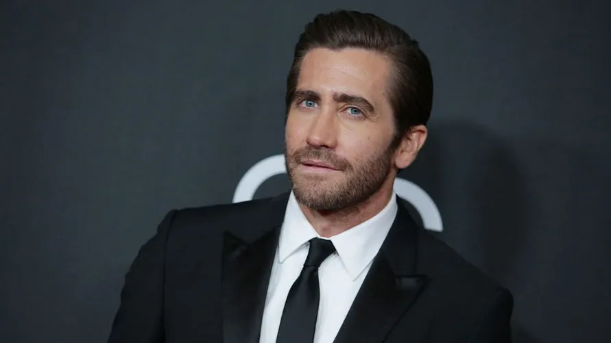 Jake Gyllenhaal sobre banhos: "cada vez menos necessário"