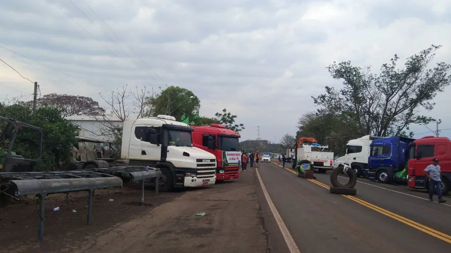 Manifestantes bloqueiam estradas do PR pelo segundo dia