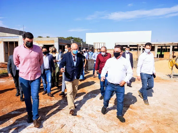 Ministro da Educação visita obras em Arapongas