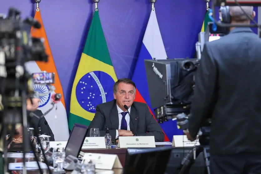 No Brics, Bolsonaro destaca parceria com China