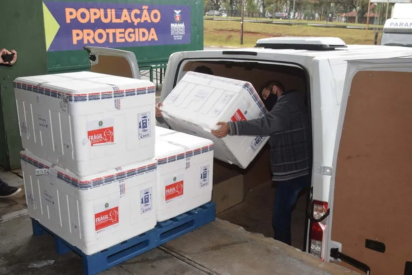 Novo lote de vacinas chega ao Paraná nesta segunda