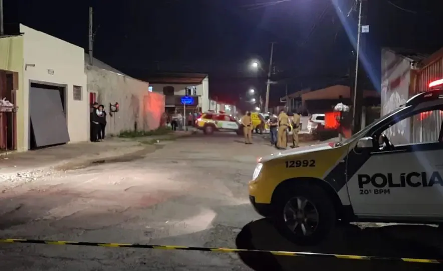 O crime foi  em uma barbearia localizada na Rua Marilândia do Sul, no bairro Alto Boqueirão
