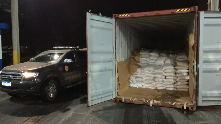 PF apreende 329 kg de cocaína em exportadora no Paraná