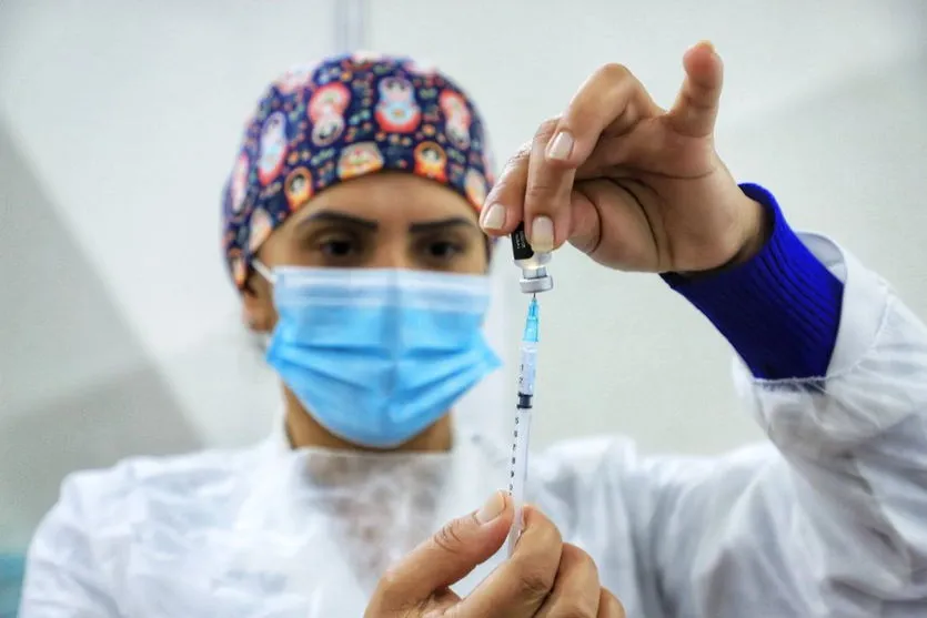 Paraná chega a 64,86% da população adulta vacinada