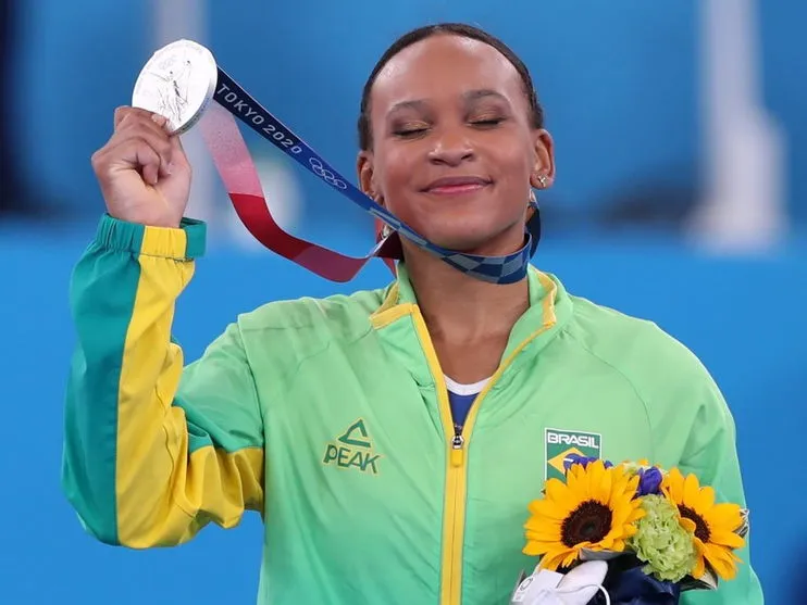 Rebeca Andrade conquista medalha prata inédita para o Brasil