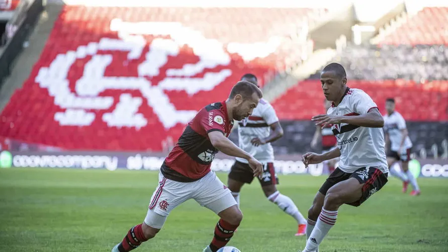 São Paulo sai na frente, mas leva goleada do Flamengo
